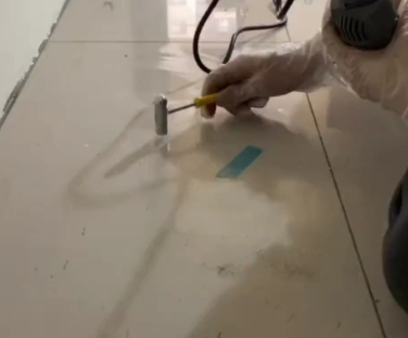 汉阴瓷砖开裂维修公司专业分享瓷砖在铺贴前如果没有沥干水分，将会导致以下问题